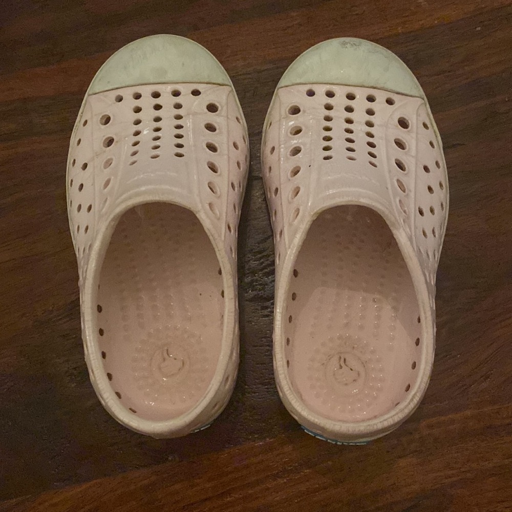 Pink native shoe C7